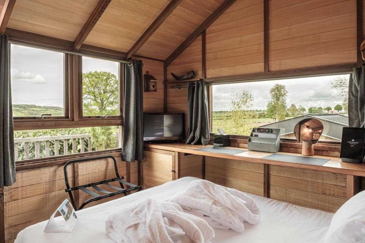 Le Domaine Des Pres Verts Suites & Chambres Avec Jacuzzi Privatif Jouey Стая снимка