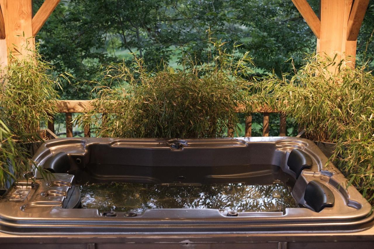 Le Domaine Des Pres Verts Suites & Chambres Avec Jacuzzi Privatif Jouey Екстериор снимка