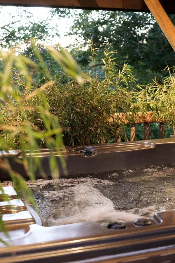 Le Domaine Des Pres Verts Suites & Chambres Avec Jacuzzi Privatif Jouey Екстериор снимка