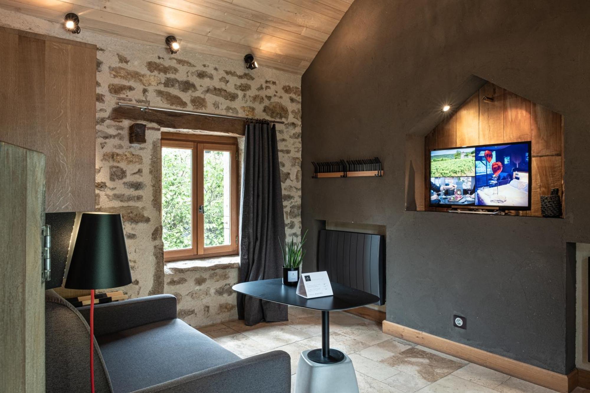 Le Domaine Des Pres Verts Suites & Chambres Avec Jacuzzi Privatif Jouey Стая снимка