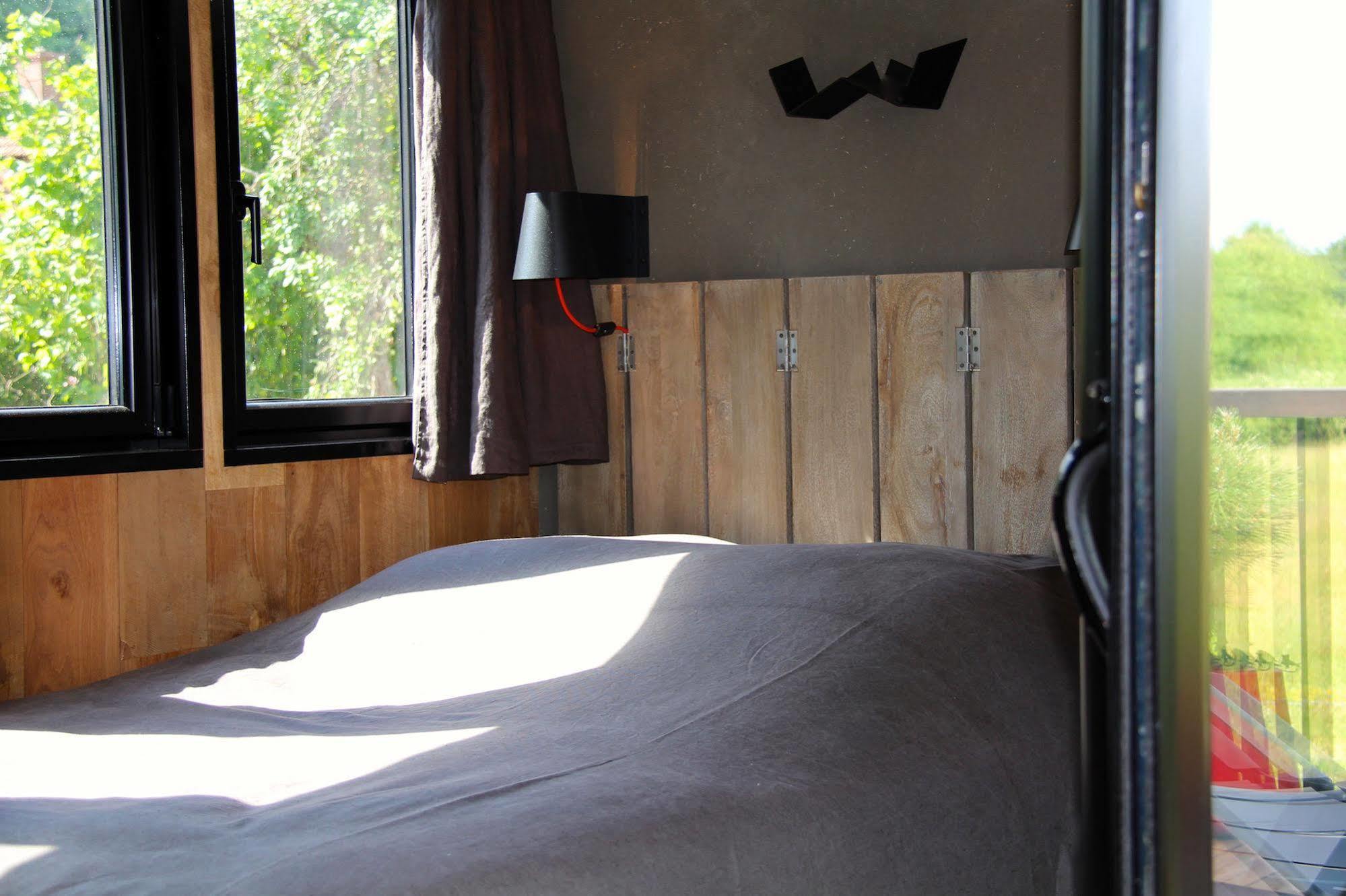 Le Domaine Des Pres Verts Suites & Chambres Avec Jacuzzi Privatif Jouey Екстериор снимка